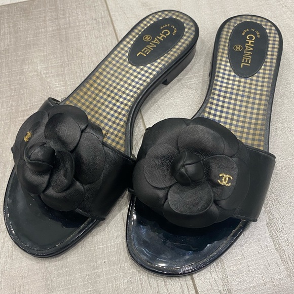CHANEL Flower Black Flat Sandal - Picture 1 of 4